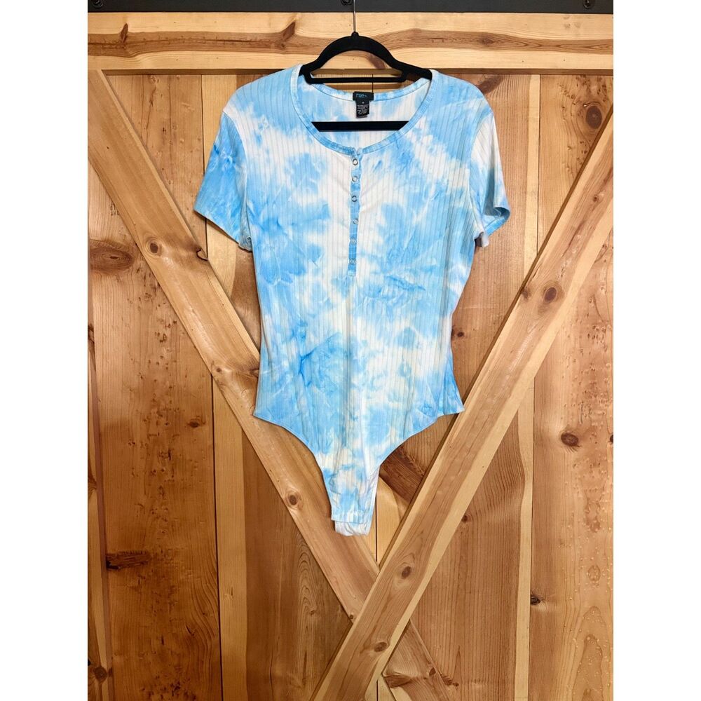 Rue21 Tie Dye Bodysuit 1X Plus Size NWOT Light Blue Y2K Style Retro Rave Boho